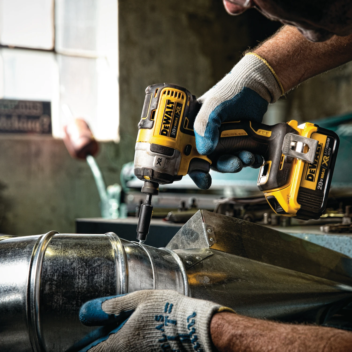 DeWalt DCF887M2 Impact Driver Kit 3 DeWalt DCF887M2 Impact Driver Kit - Image 3