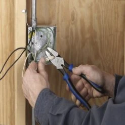 Klein J2000-9NE 9" Lineman's Pliers With Journeyman Handle -Famous Tool Store image cf445769 61f0 48cc 97a6 31045675471e