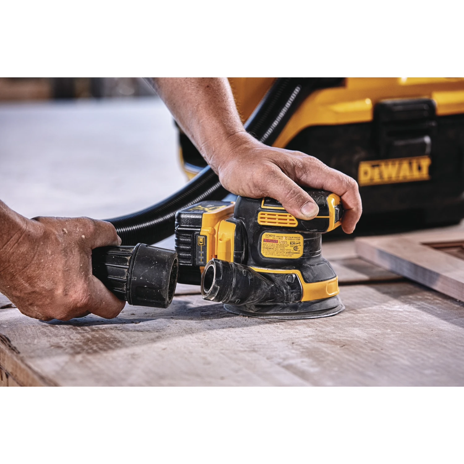 DeWalt DCW210B Cordless Sander 4 DeWalt DCW210B Cordless Sander - Image 4